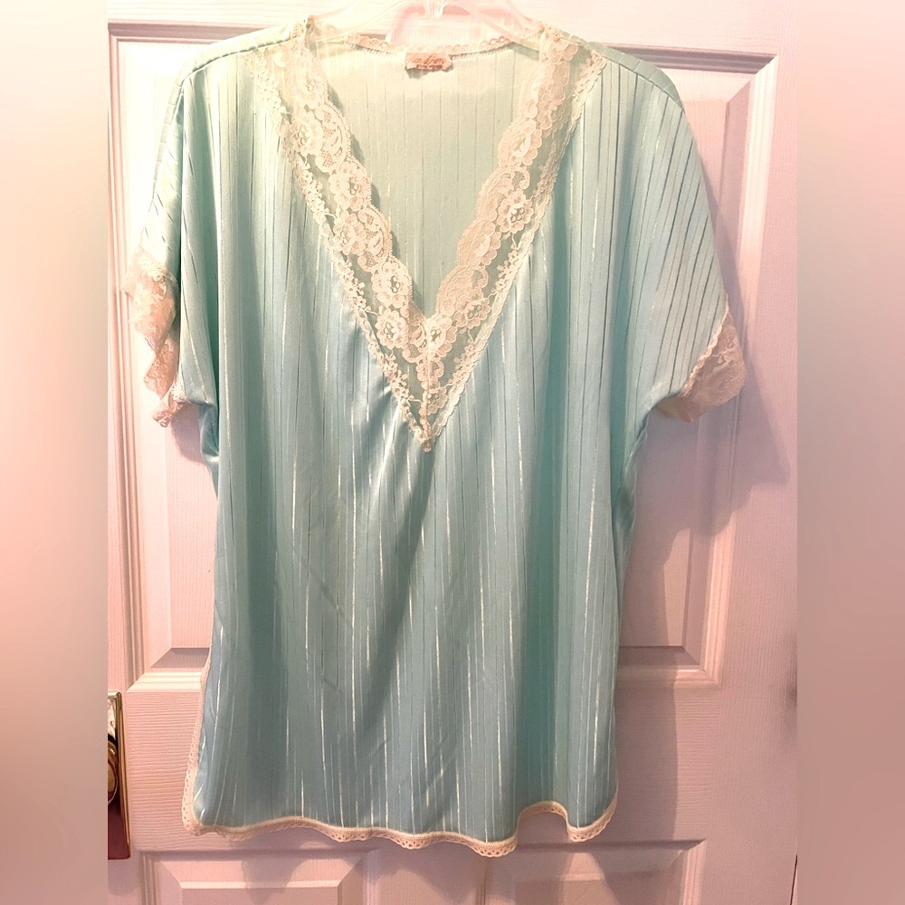 Flirty Lace Trim Babydoll Sleep shirt in minty aquamarine VTG